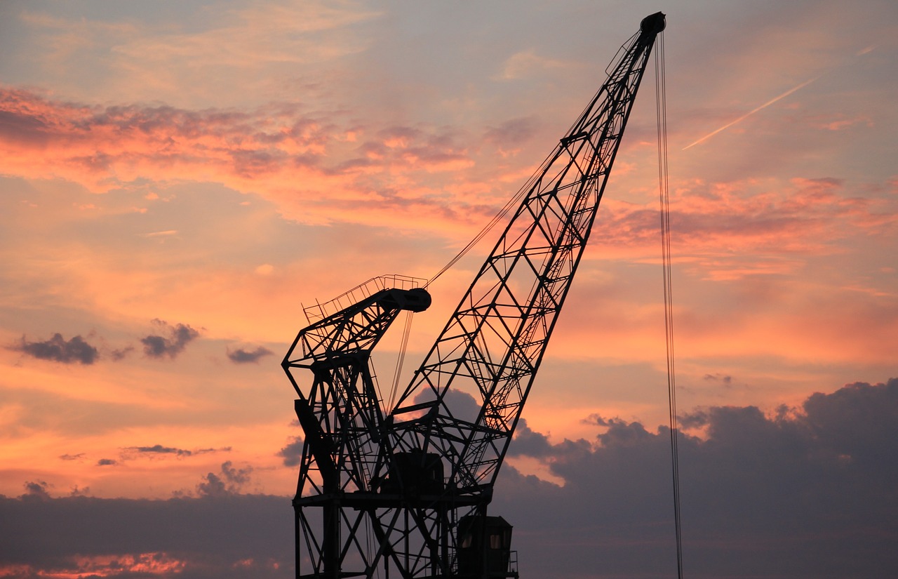 harbour crane PIXABAY