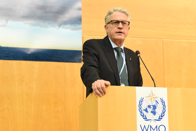 Photo of Thomas Stocker giving Lecture at WCRP JSC / WMO